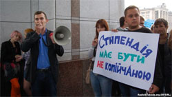 Хроніки “покращення”. Студенти вимагають підвищення стипендій до прожиткового мінімуму Хроніки “покращення”. Студенти вимагають підвищення стипендій до прожиткового мінімуму