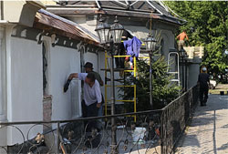 Московські попи демонструють, що їм плювати і на киян, і на Попова разом зі столичною владою Московські попи демонструють, що їм плювати і на киян, і на Попова разом зі столичною владою