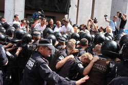 Журналіста, затриманого вчора, відпустили на підписку Журналіста, затриманого вчора, відпустили на підписку