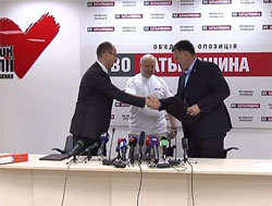 Об’єднан опозиція і «Свобода» підписали політичну угоду Об’єднан опозиція і «Свобода» підписали політичну угоду