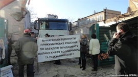 Московських попів впіймали на незаконній забудові у заповіднику Московських попів впіймали на незаконній забудові у заповіднику