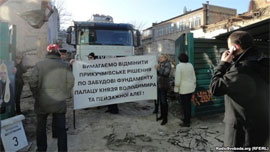 Московські попи стверджують, що руйнування історичної пам’ятки благословила столична влада Московські попи стверджують, що руйнування історичної пам’ятки благословила столична влада