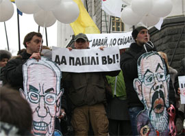 Опозиційна молодь привітала уряд Азарова з відставкою Опозиційна молодь привітала уряд Азарова з відставкою