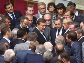 В оточенні гаранта назріває конфліктна ситуація В оточенні гаранта назріває конфліктна ситуація