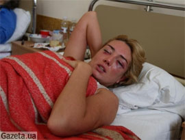 Журналістці Наталії Розинській відбили нирку і є підозра на перелом ноги Журналістці Наталії Розинській відбили нирку і є підозра на перелом ноги