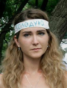 Дівчині, яка голодувала, протестуючи проти прийняття закону про мови, відмовили в лікуванні. Нею зацікавилася міліція Дівчині, яка голодувала, протестуючи проти прийняття закону про мови, відмовили в лікуванні. Нею зацікавилася міліція