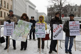 Захисники Біличанського лісу пікетували Адміністрацію Президента Захисники Біличанського лісу пікетували Адміністрацію Президента