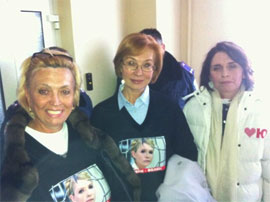 Акція протесту жінок-нардепів на підтримку Тимошенко триває Акція протесту жінок-нардепів на підтримку Тимошенко триває