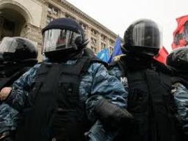 Формування Поповим “ручної” громадської ради закінчилося бійкою Формування Поповим “ручної” громадської ради закінчилося бійкою