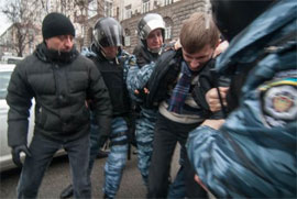 Біля Адміністрації Президента побили протестувальників Біля Адміністрації Президента побили протестувальників