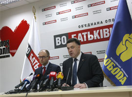 Тягнибок вважає, що головним козирем опозиції є народ Тягнибок вважає, що головним козирем опозиції є народ