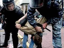 Помічника нардепа-свободівця силою доставили у райвідділ міліції Помічника нардепа-свободівця силою доставили у райвідділ міліції