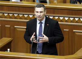 Кличко і Каплін вимагають порушити кримінал на Азарова