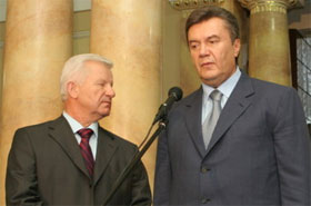 Влада намагається підлаштувати Конституцію під власні потреби