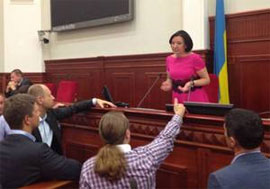 Регіонали вже метикують, як позбавити мандатів столичних нардепів-мажоритарників Регіонали вже метикують, як позбавити мандатів столичних нардепів-мажоритарників