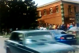 Через зґвалтування у Врадіївці розгнівані люди розгромили міліцію Через зґвалтування у Врадіївці розгнівані люди розгромили міліцію