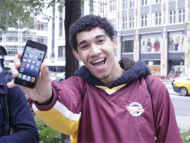 Насамперед - гаджети, а вже потім дівчата Насамперед - гаджети, а вже потім дівчата