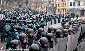 Правозахисник Семен Глузман вважає, що спроби влади залякати народ наштовхнуться на більший спротив Правозахисник Семен Глузман вважає, що спроби влади залякати народ наштовхнуться на більший спротив