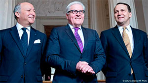 Лоран Фабіус, Франк-Вальтер Штайнмаєр та Радослав Сікорський (зліва направо)