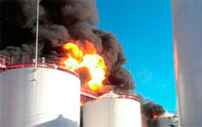 Пожежу у Василькові локалізувати не вдається. Слідство не має підтверджень теракту Пожежу у Василькові локалізувати не вдається. Слідство не має підтверджень теракту