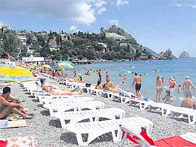 “Кримнаш”. Поліція окупантів виганяє відпочивальників з пляжу