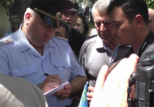 У Криму в День пам’яті жертв депортації затримали кількох людей, зокрема неповнолітніх У Криму в День пам’яті жертв депортації затримали кількох людей, зокрема неповнолітніх