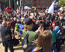 Російські провокатори вивели озброєних людей на мітинг у США Російські провокатори вивели озброєних людей на мітинг у США