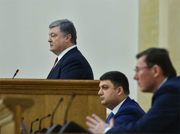 Міжвідомчі чвари правоохоронців нагадують Порошенку карнавал, а не нормальну роботу
