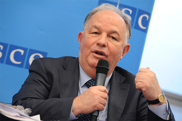 Голова Спеціальної моніторингової місії ОБСЄ в Україні (СММ) Ертурул Апакан