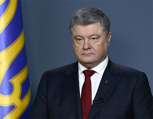 Порошенко повідомив про видворення 13 російських дипломатів Порошенко повідомив про видворення 13 російських дипломатів
