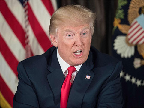 Трамп висилає з США 60 російських дипломатів, закриває консульство Трамп висилає з США 60 російських дипломатів, закриває консульство