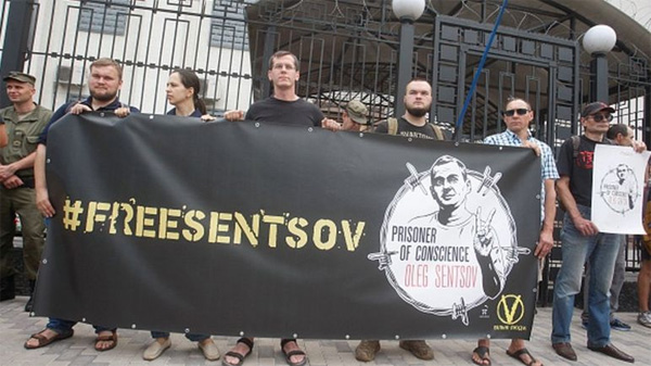 У Кремлі відреагували на лист Ягланда про помилування Сенцова У Кремлі відреагували на лист Ягланда про помилування Сенцова