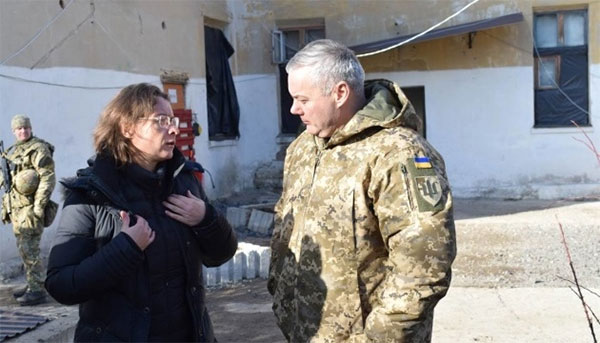 Наєв показав послу Франції, як РФ випробовує на Донбасі новітні зразки озброєння