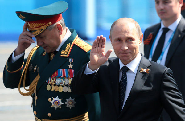 Помічник Путіна Сурков прийшов на засідання «добровольців Донбасу» Помічник Путіна Сурков прийшов на засідання «добровольців Донбасу»