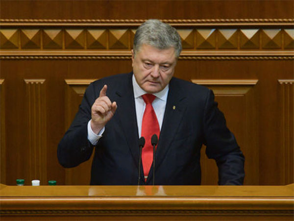 Президент Порошенко вступив на спеціальному засіданні парламенту України Президент Порошенко вступив на спеціальному засіданні парламенту України