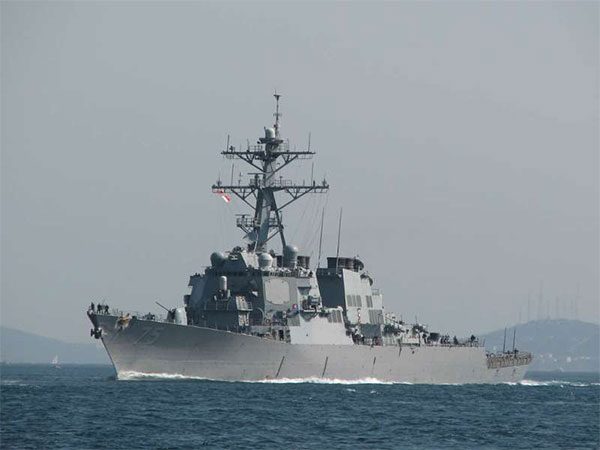 Американський ракетний есмінець USS Donald Cook