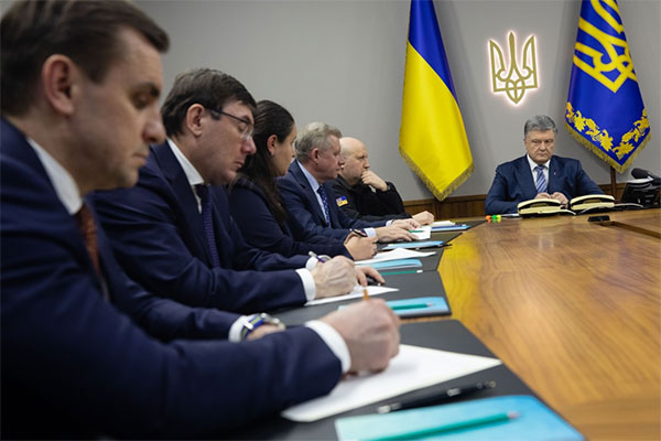 Президент Порошенко на РНБО дав завдання: не допустити паніки і забезпечити стабільність валютного ринку Президент Порошенко на РНБО дав завдання: не допустити паніки і забезпечити стабільність валютного ринку