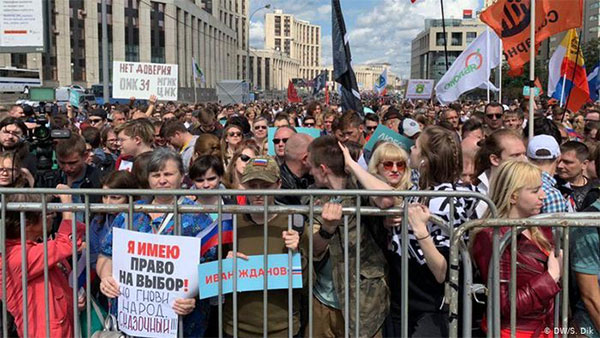 У Росії - масові обшуки у опозиційних політиків У Росії - масові обшуки у опозиційних політиків