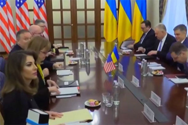 Помпео зустрівся з керівниками МЗС і Міноборони – говорили про безпеку, інвестиції та реформи Помпео зустрівся з керівниками МЗС і Міноборони – говорили про безпеку, інвестиції та реформи