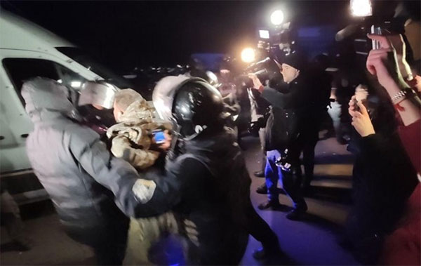 Суд арештував чотирьох учасників сутичок у Нових Санжарах Суд арештував чотирьох учасників сутичок у Нових Санжарах