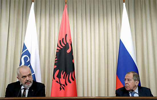 Чинний голова ОБСЄ, прем’єр-міністр, міністр європейських та закордонних справ Албанії Еді Рама і глава МЗС РФ Сергій Лавров