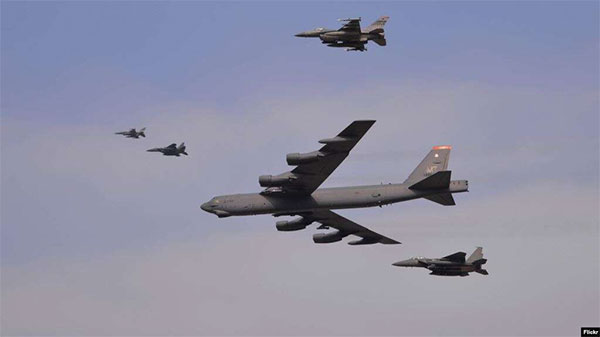 Над Чорним морем трохи не зіткнулися військові літаки США та Росії Над Чорним морем трохи не зіткнулися військові літаки США та Росії