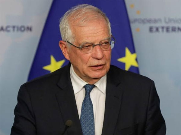 Російські ЗМІ поширюють дезінформацію, там, де РФ хоче продавати власну вакцину від COVID-19 Російські ЗМІ поширюють дезінформацію, там, де РФ хоче продавати власну вакцину від COVID-19