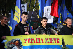 «Марш УПА»: за Бандеру, проти влади і продажу землі «Марш УПА»: за Бандеру, проти влади і продажу землі