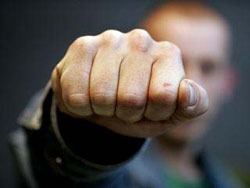 У Луганську охоронці супермаркету забили чоловіка до смерті У Луганську охоронці супермаркету забили чоловіка до смерті