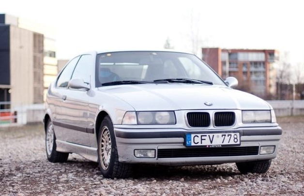 Литва зробила офіційну заяву щодо нерозмитнених авто в Україні Литва зробила офіційну заяву щодо нерозмитнених авто в Україні