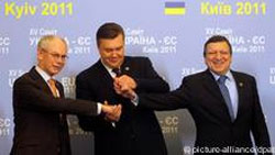 Коли Україна підпише угоди про асоціацію і ЗВТ з Євросоюзом? Коли Україна підпише угоди про асоціацію і ЗВТ з Євросоюзом?