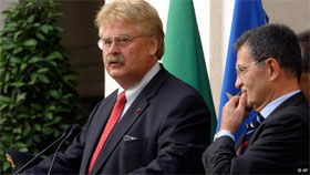 Ельмар Брок: “Кузьмін міг би довести, що Тимошенко відповідальна й за плями на Місяці”“ Ельмар Брок: “Кузьмін міг би довести, що Тимошенко відповідальна й за плями на Місяці”“