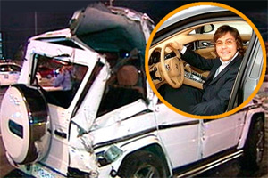 Знайомтеся - це ієромонах Ілія (в миру Павло Сьомін), 26 років від роду. Нещодавно на своєму білому «Геленвагене» задавив п’ятьох людей, двох на смерть. У крові виявили море благодаті і одну пляшку горілки. 