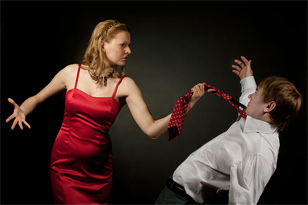 Не звикайте до з’ясовування стосунків, сліз і биття посуду. Залиште довгі розмови, докори, взаємні звинувачення. Це не нормально! Це шлях до пекла! Не звикайте до з’ясовування стосунків, сліз і биття посуду. Залиште довгі розмови, докори, взаємні звинувачення. Це не нормально! Це шлях до пекла!